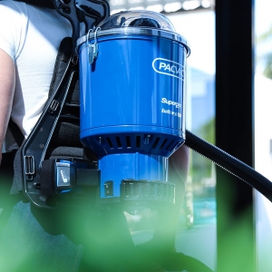 Pacvac Lightweight battery Superpro go - with charger and 4 batteries